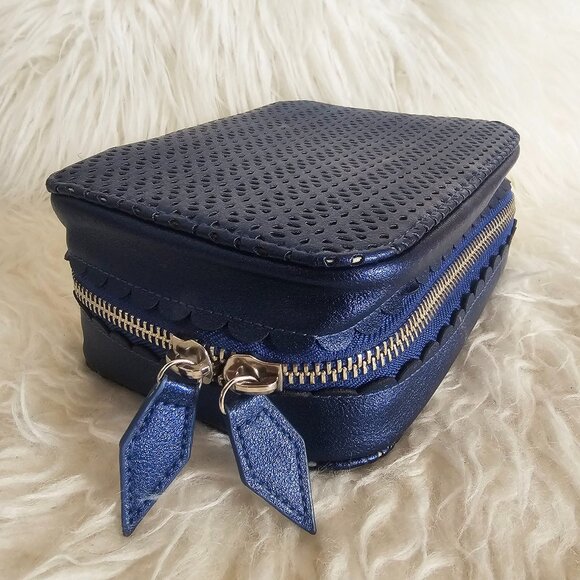 Trish McEvoy Faux Leather Perforated Zip Around Large Makeup Planner, NWOT - Picture 1 of 4